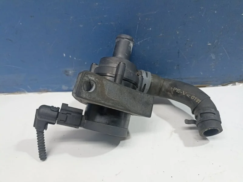 Насос водяной дополнительный Volkswagen Tiguan 2015 1K0965561F 5N1 1.4 CTH
