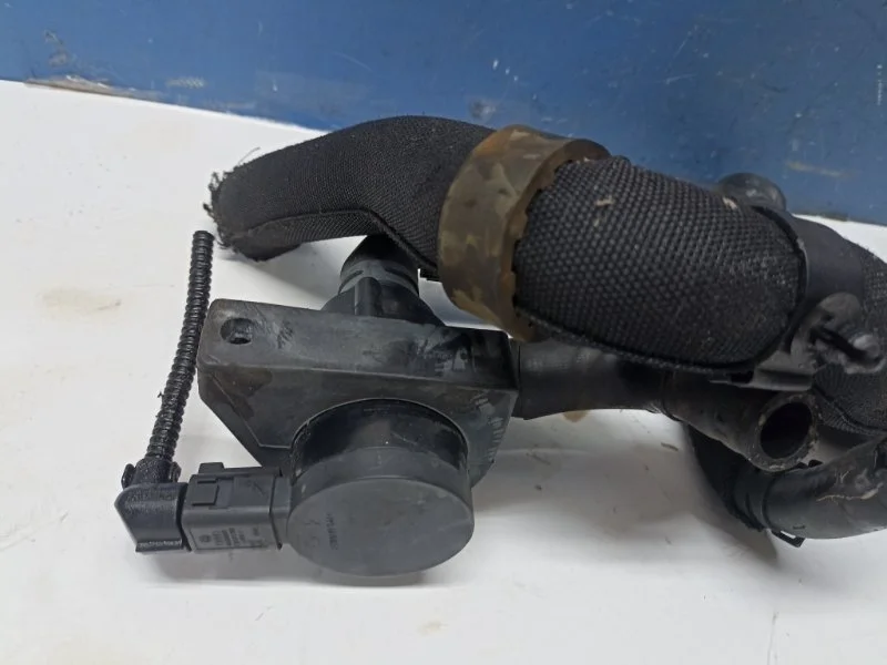 Насос водяной дополнительный Volkswagen Tiguan 2011 1K0965561F 5N1 1.4 CAV
