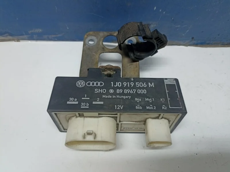 Реле вентилятора печки Skoda Fabia 2002 1J0919506M 6Y2 1.4 8V AME