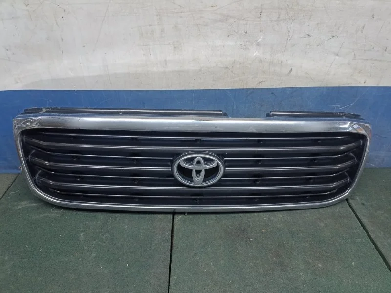Решетка радиатора со значком Toyota Land Cruiser 100 1998-2005 5311160340