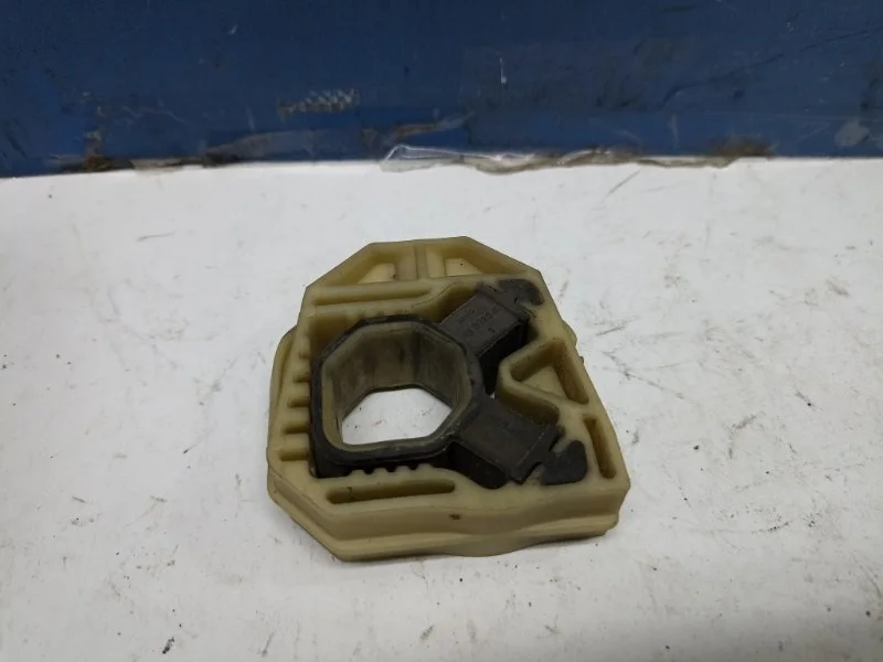 Кронштейн радиатора Volkswagen Golf 6 2013 1K0121367P 2.0TDI CLC