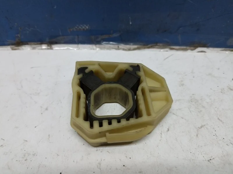 Кронштейн радиатора Volkswagen Golf 6 2012 1K0121367P 2.0TDI CLC