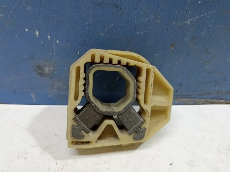 Подушка радиатора Volkswagen Golf 6 2012 1K0121367G