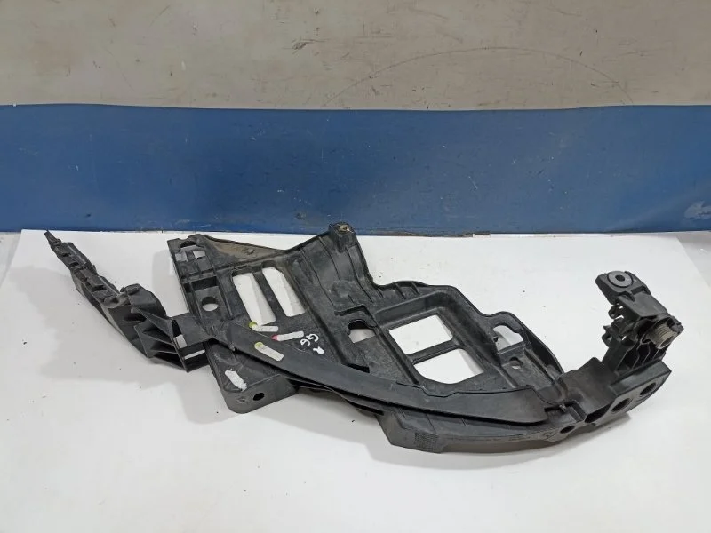 Кронштейн фары Volkswagen Golf 6 2012 5K0807228A, правый