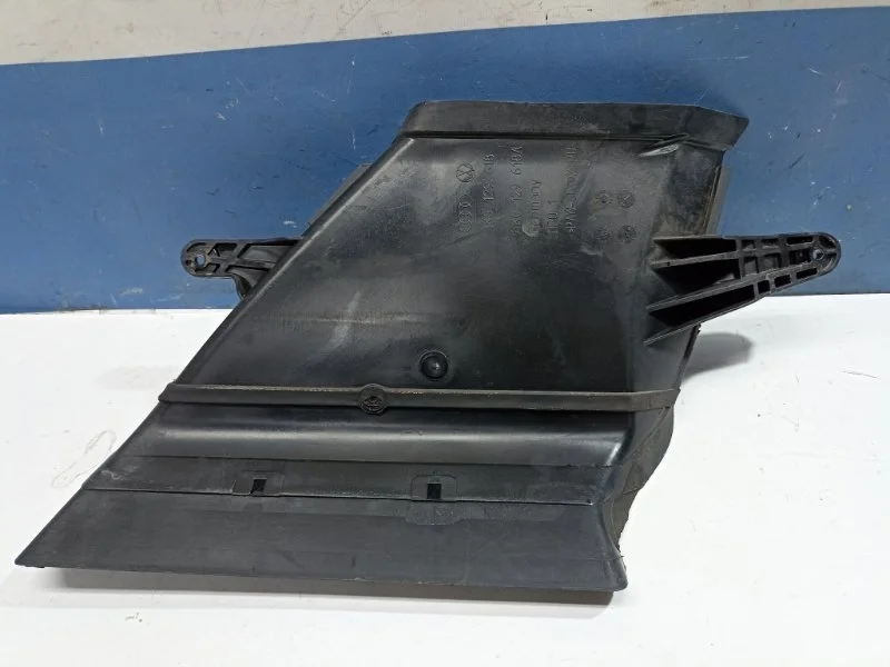 Воздухозаборник Audi A4 2012 8K0129618A B8