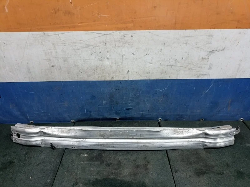 Усилитель бампера Audi A4 2012 8K0807113F B8, передний