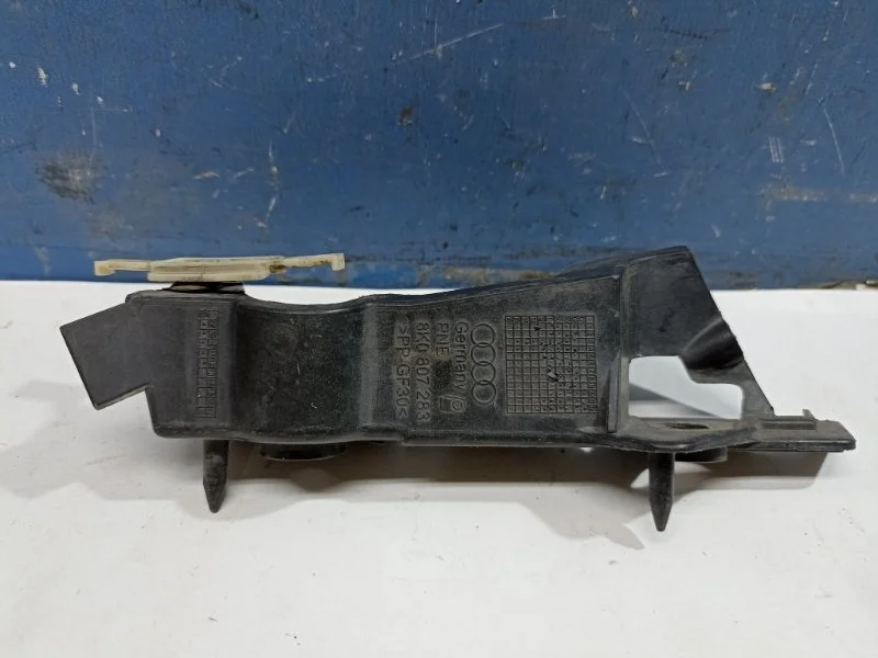 Крепление бампера Audi A4 2012 8K0807283 B8, переднее левое