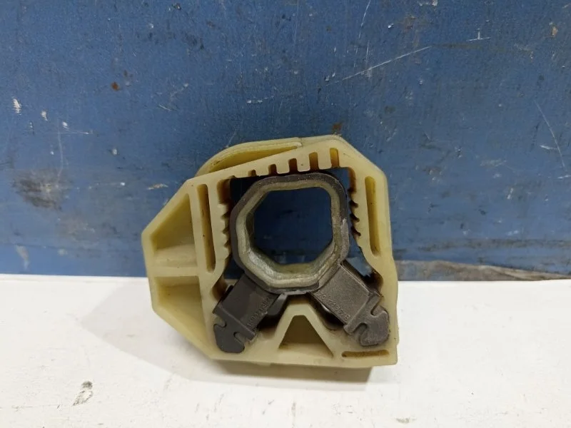 Подушка радиатора Volkswagen Tiguan 2011 1K0121367G 5N1 2.0 CAW