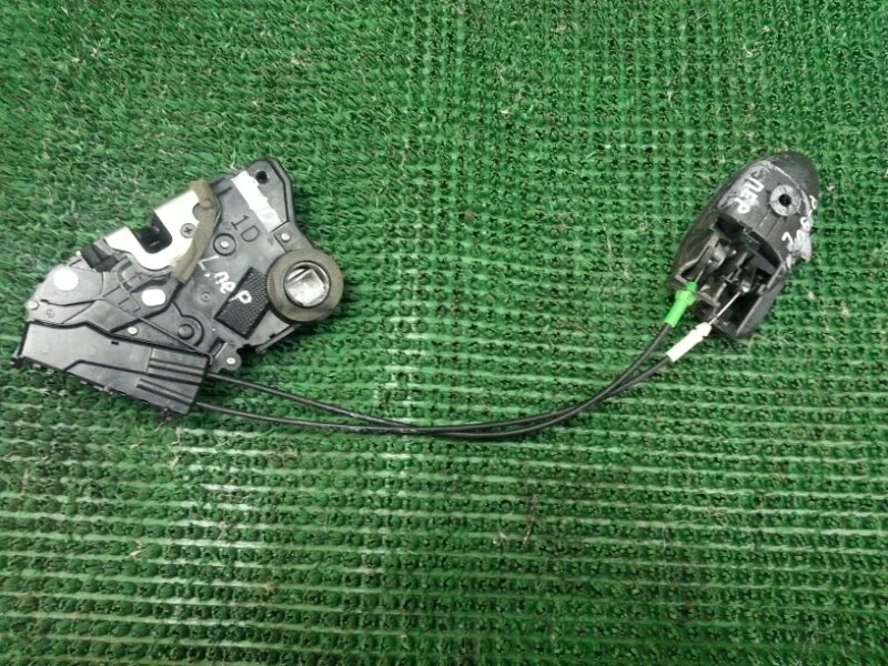 Замок двери Toyota Yaris 2 2005-2011 P90, хетчбэк