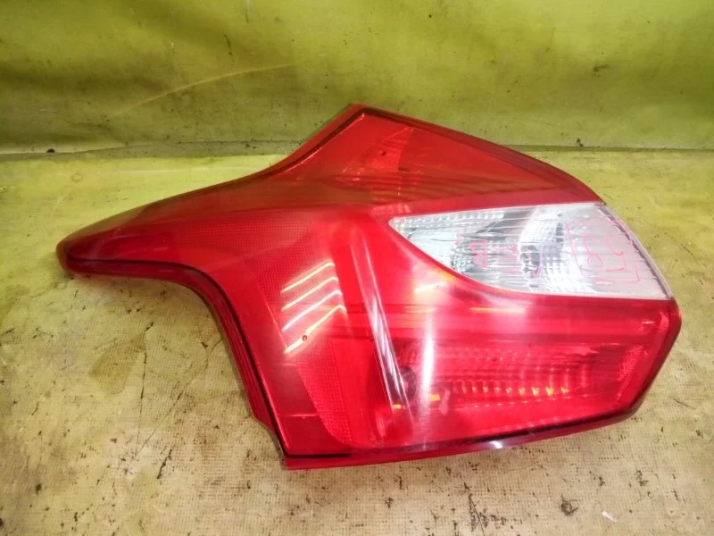 Фонарь Ford Focus 2012 CB8