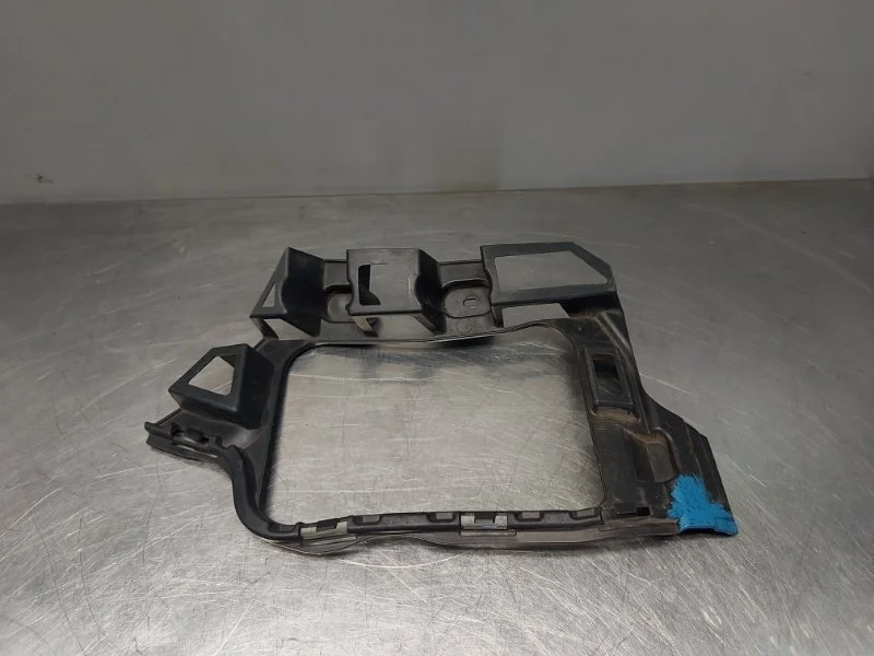 Кронштейн бампера Volkswagen Touareg 2010-2014 7P5