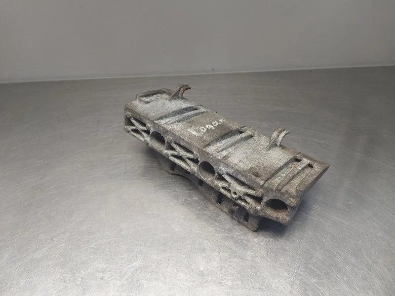 Кронштейн топливной рампы Renault Logan 2013 LS0G/LS12/LS0H/LS1Y