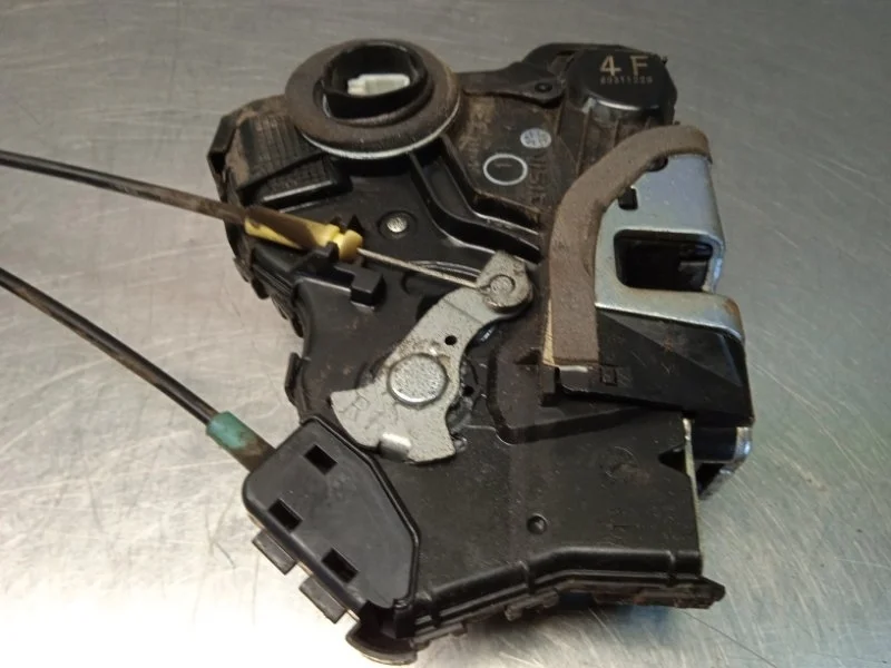 Замок двери Toyota Rav4 30 2005-2010 ACA3#,ALA3#,GSA33,ZSA3#