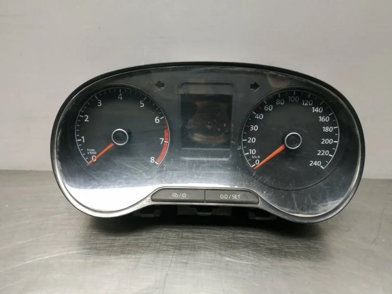 Щиток приборов Volkswagen Polo 2015 602