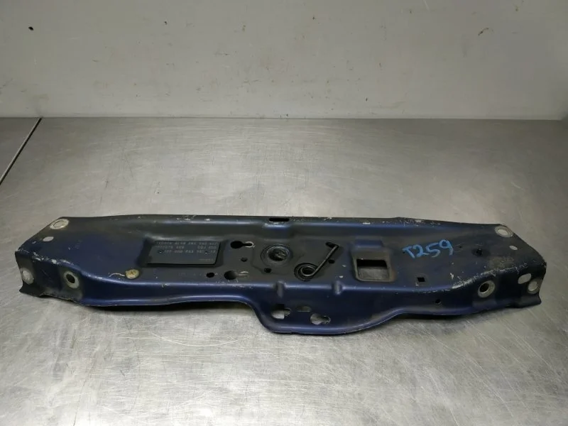 Рамка радиатора Opel Astra 2006-2011 H L48 5D хетчбэк