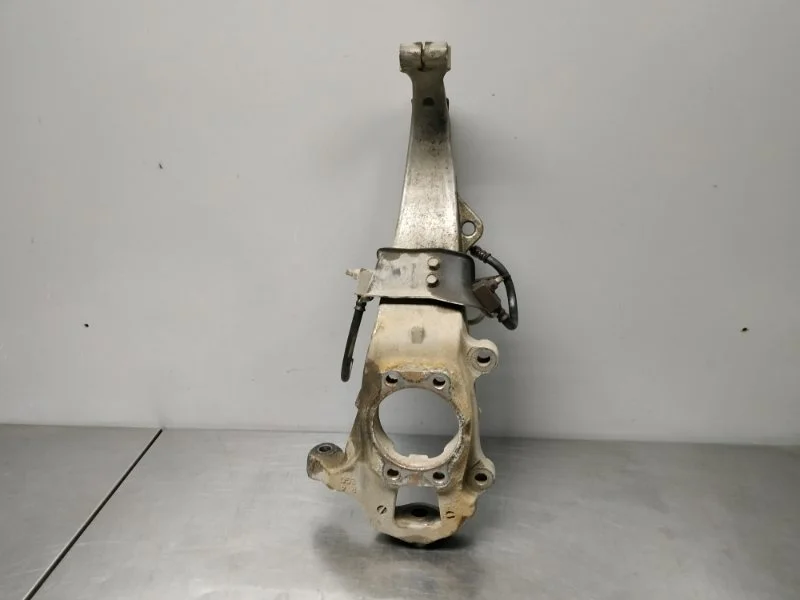 Кулак поворотный Nissan Fuga 2004-2007 Y50
