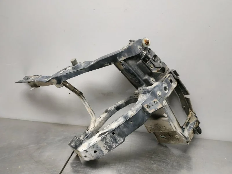Кронштейн фары Nissan Fuga 2004-2007 Y50