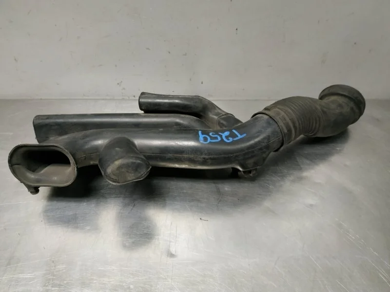 Резонатор воздушного фильтра Opel Astra 2006-2011 H L48 5D хетчбэк