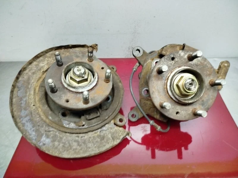 Кулак цапфа Mazda MPV 2003-2006 LW9R