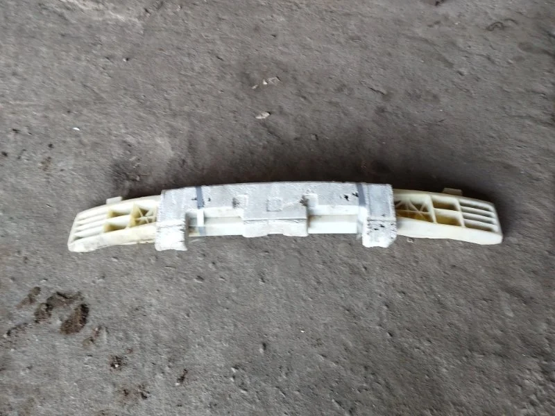 Усилитель бампера Mazda MPV 2003-2006 LW9R