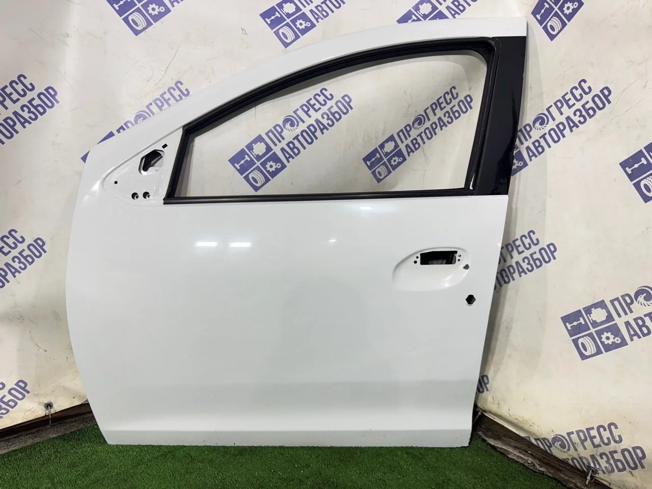 Дверь Renault Logan 2 2016 801012479R СЕДАН K7M812, передняя левая