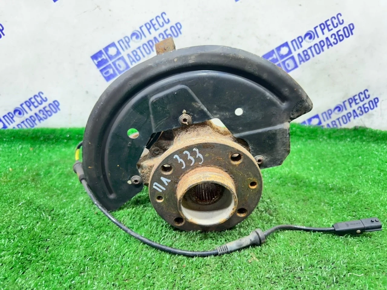 Поворотный кулак Renault Logan 2 2016 400158414R СЕДАН K7M812, передний левый
