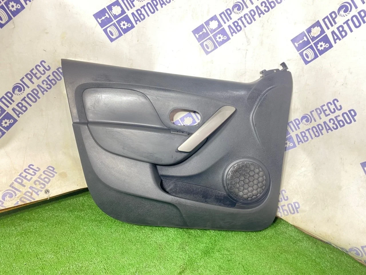 Дверная карта Renault Logan 2 2016 809017481R СЕДАН K7M812, передняя левая