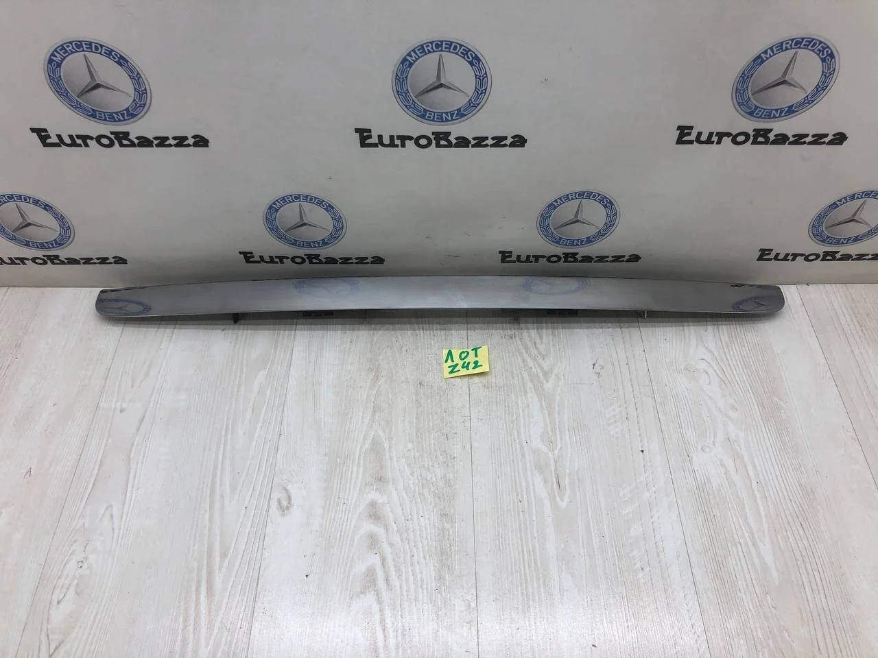Молдинг крышки багажника Mercedes W164