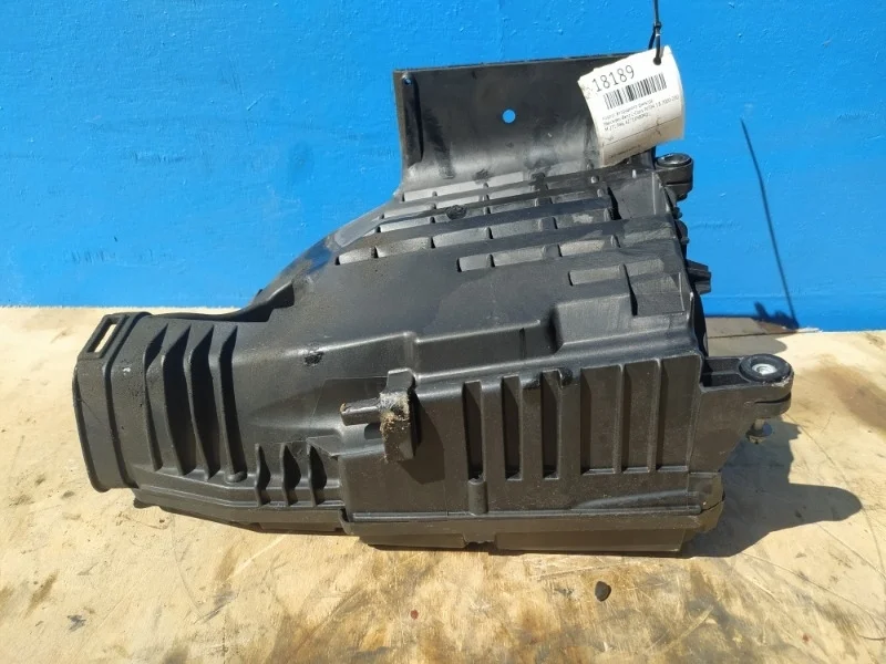 Корпус воздушного фильтра Mercedes-Benz -Class 2000-2007 W203