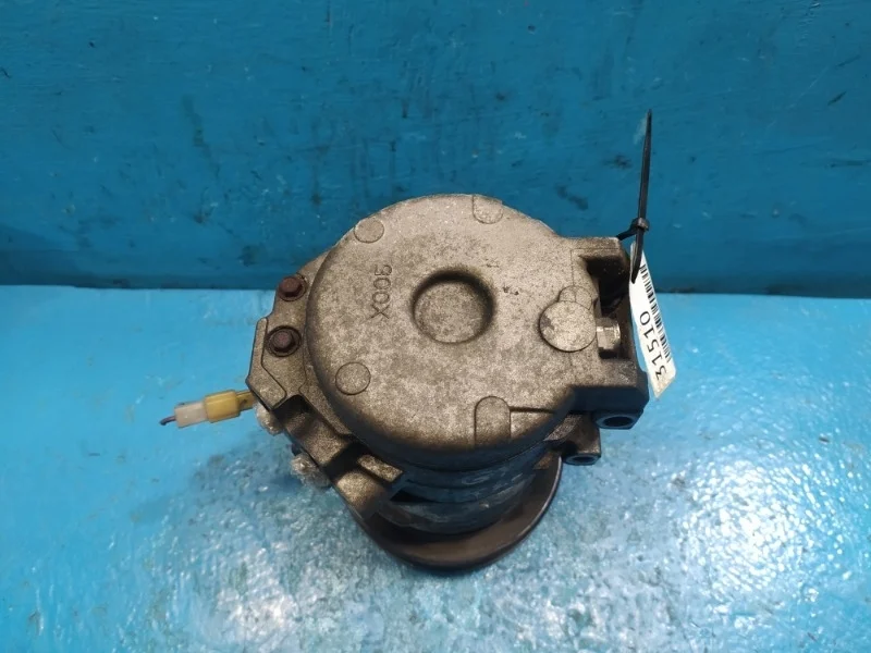 Компрессор кондиционера Mazda MPV 1999-2006