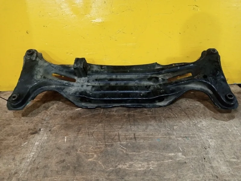 Подрамник Toyota Camry V30 2000-2005