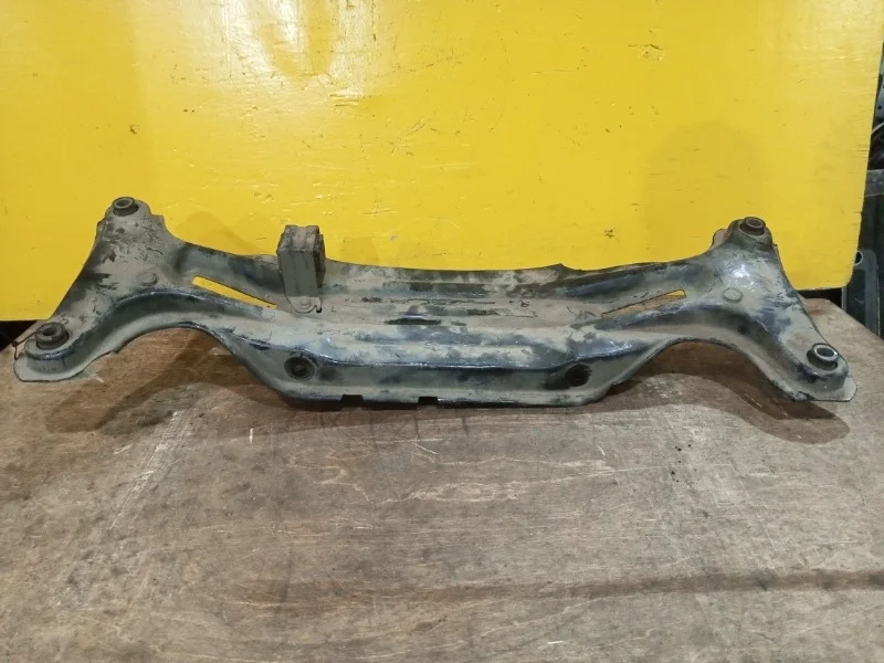 Подрамник Toyota Camry V30 2000-2005