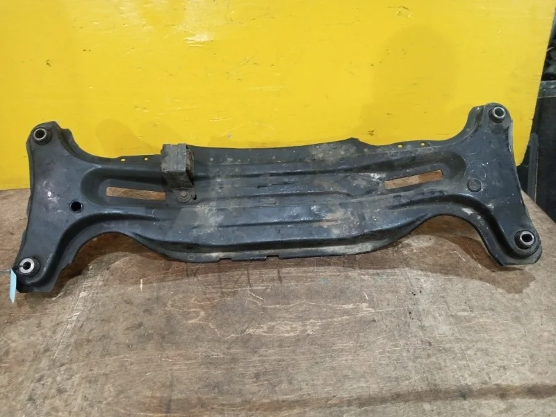 Подрамник Toyota Camry V30 2000-2005