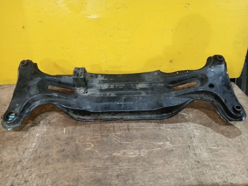 Подрамник Toyota Camry V30 2000-2005