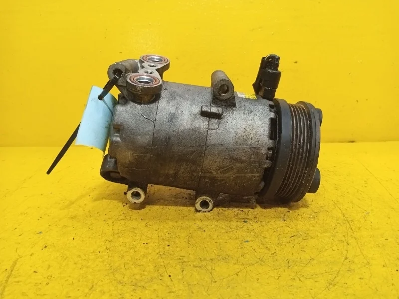 Компрессор кондиционера Ford Focus 2 2005-2011
