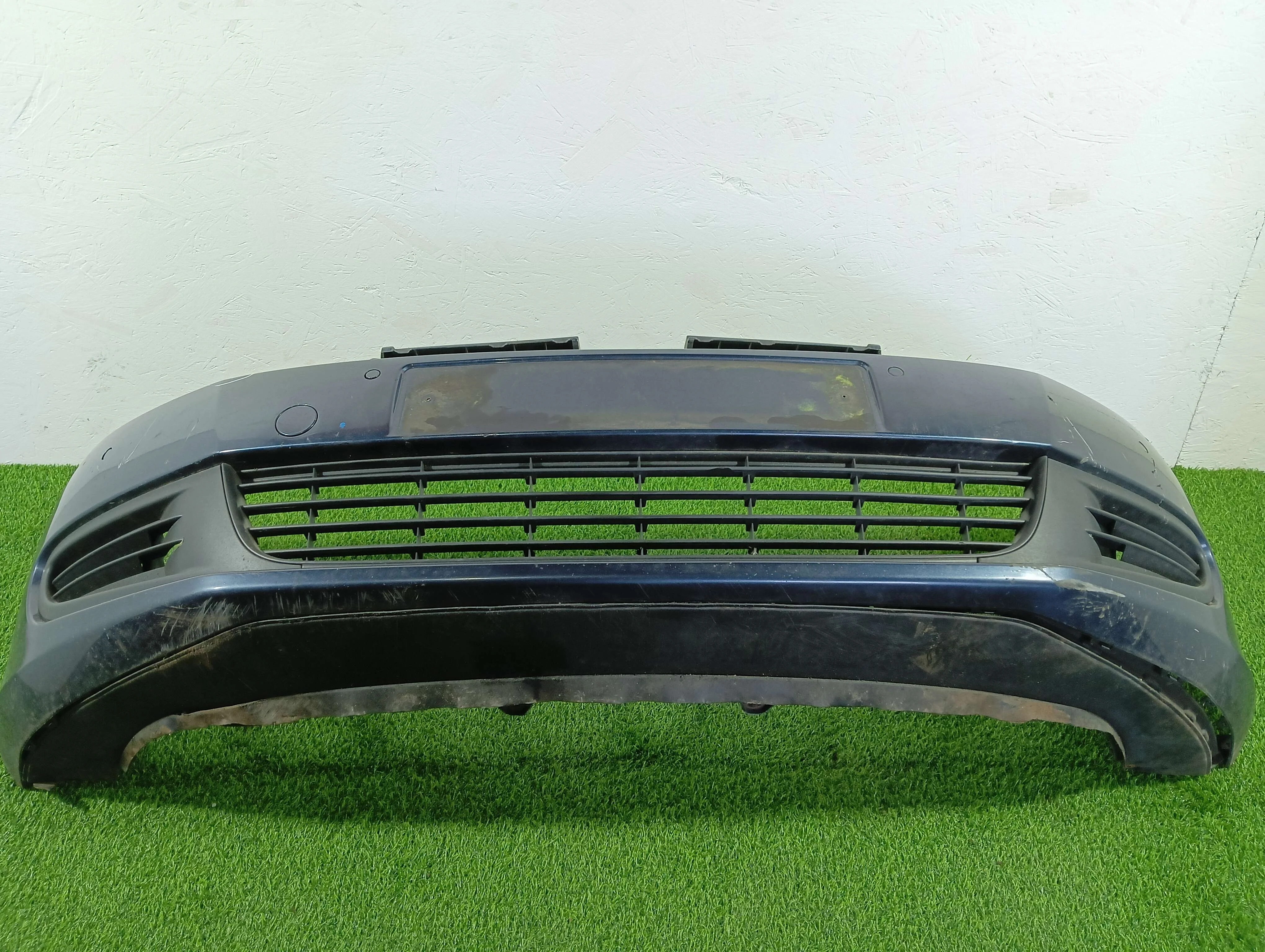 бампер передний Volkswagen Golf 1.6 дизель 2010