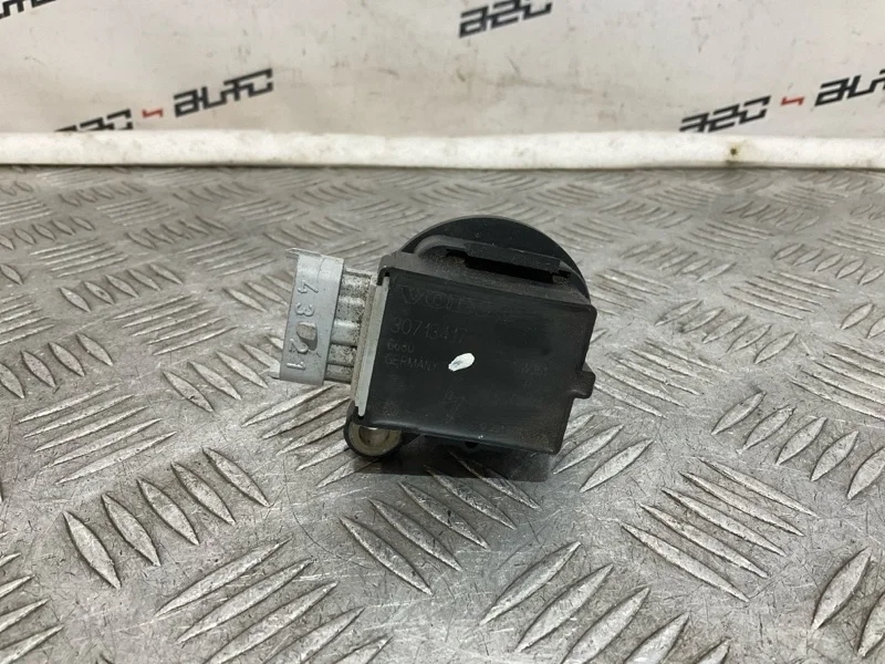 Катушка зажигания Volvo V70 2010 30713417 3 2.5
