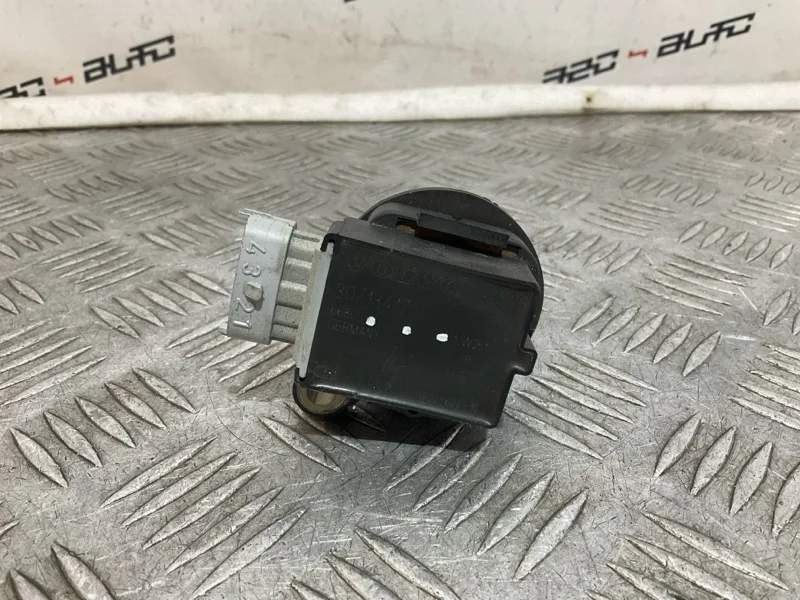 Катушка зажигания Volvo V70 2010 30713417 3 2.5