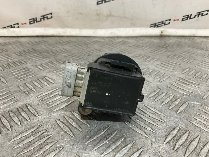 Катушка зажигания Volvo V70 2010 30713417 3 2.5
