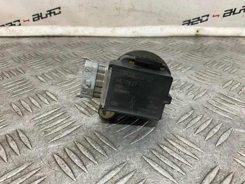 Катушка зажигания Volvo S40 8677837 1 2.4