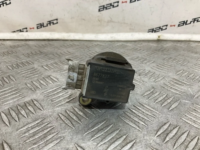 Катушка зажигания Volvo S40 8677837 1 2.4