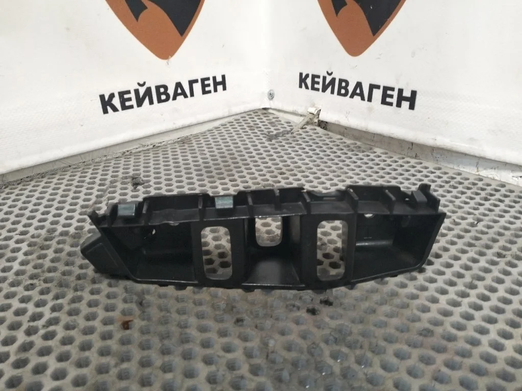Крепление бампера Volkswagen Touareg 2011 7P