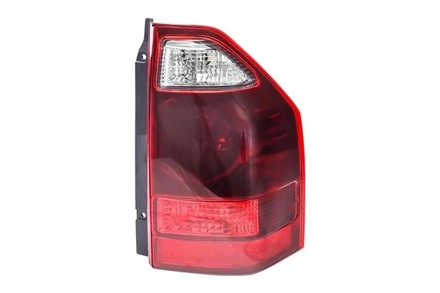 Фонарь задний правый MITSUBISHI PAJERO III / MONTERO III V6 / V7 2003-2006