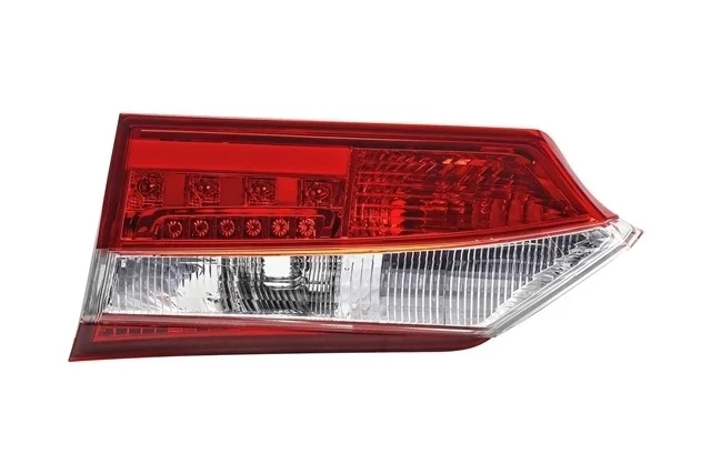 Фонарь задний правый внутренний TOYOTA COROLLA E170 / E180 2013-2016