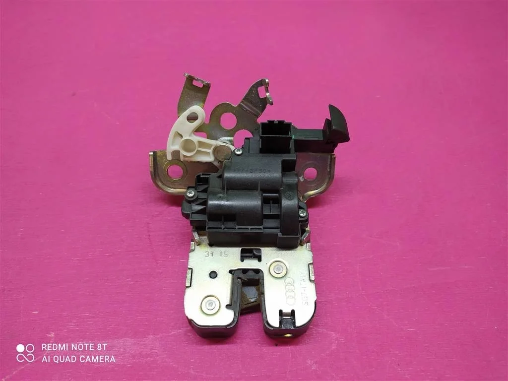 Замок багажника Audi A4 A5 A6 A7 Q5 Q7 8R0827505A