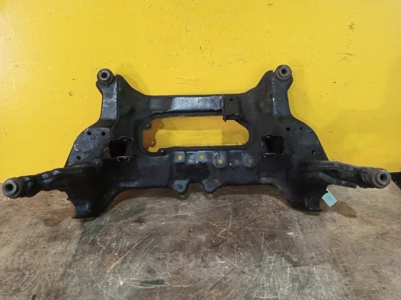 Подрамник Nissan X-Trail T30 2000-2007