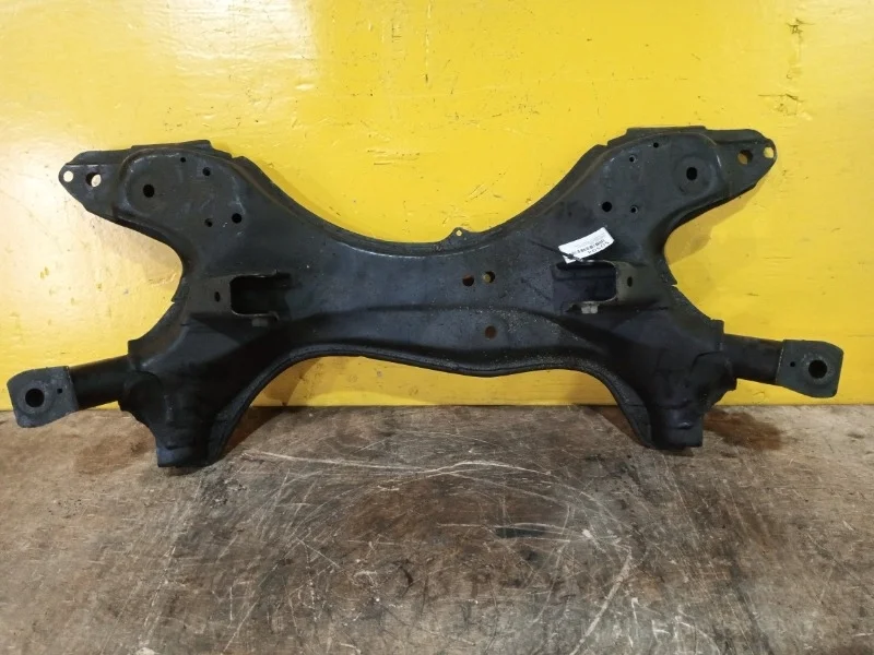 Подрамник Toyota RAV4 XA20 2000-2007