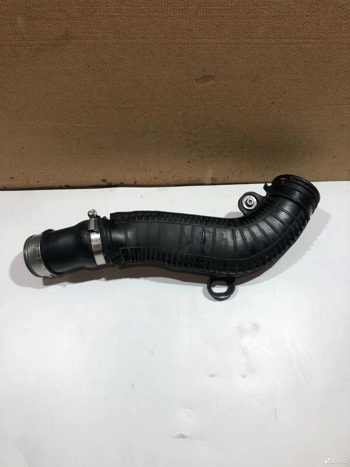 Патрубок интеркулера Volkswagen Tiguan / Audi Q VAG 1K0145840R