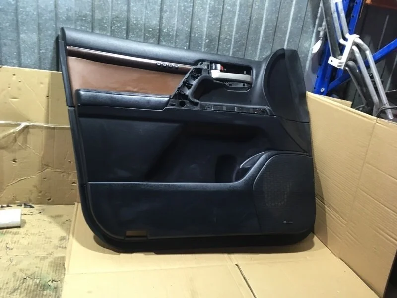 Обшивка двери передней левой Toyota Land Cruiser 2011 6762060L80C1 URJ200 1VD-FTV 4.5