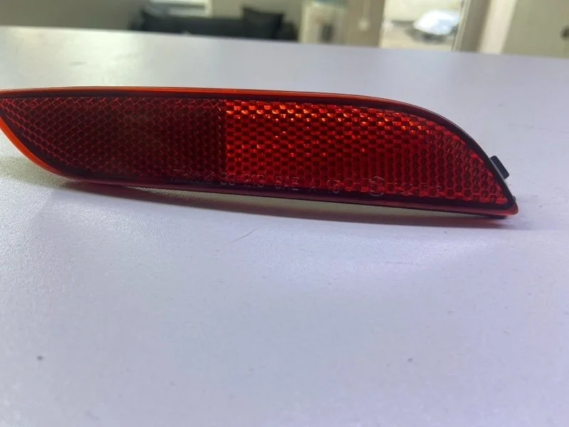 Отражатель в бампер задний правый Toyota Land Cruiser 2022 8191033030 VJA300 V35AFTS, задний правый